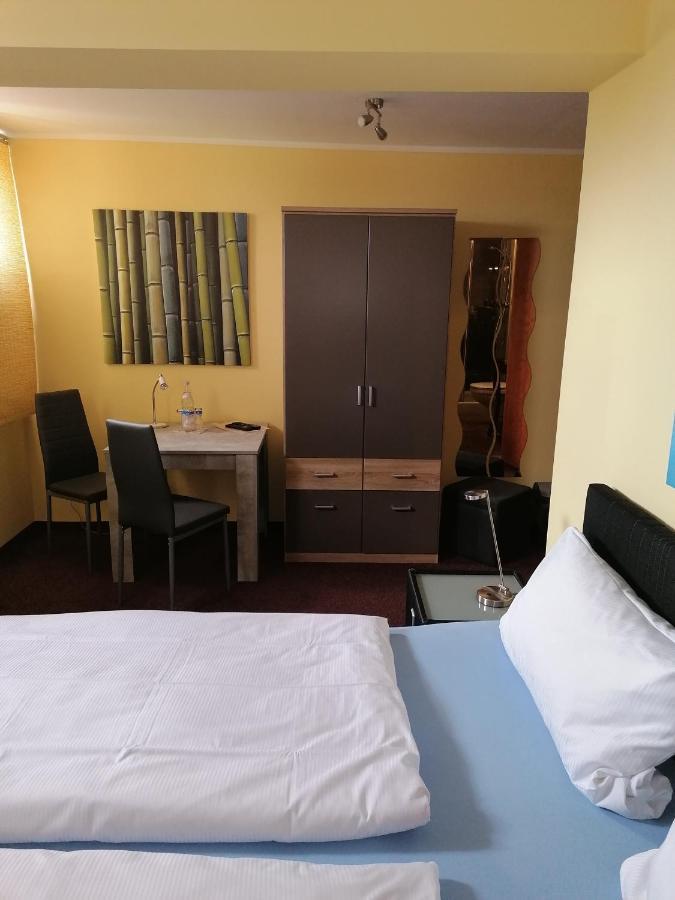 Pension Riverside In Leverkusen Hitdorf Am Rhein - Zentral An Der A1 Und 59 Eksteriør bilde
